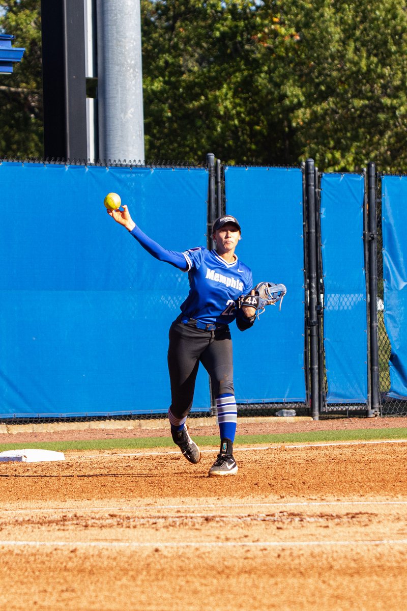 MemphisSoftball's tweet photo. 𝙃𝙖𝙥𝙥𝙮 𝘽𝙞𝙧𝙩𝙝𝙙𝙖𝙮 Brylee 🎉

#GoTigersGo | @bryleeb2025 https://t.co/QeGqEkqTb7
