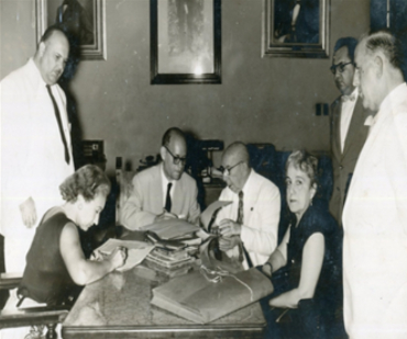 Día del Archivero Cubano Ocasión propicia para contribuir en la conciencia y cultura archivística de instituciones, organismos y redimensionar el papel de los archivos como soporte legítimo de la continuidad histórica de la nación
<a href="/citmacuba/">Ministerio de Ciencia, Tecnología y Medio Ambiente</a> <a href="/ArmandoRguezB/">Armando</a> 
#CubaViveEnSuHistoria