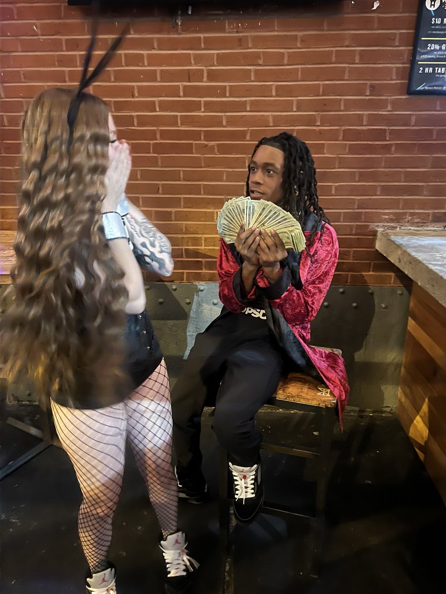 idkyou422's tweet photo. Luh Al got Fans #stl #estl #314 #wheelhousestl #wheelhouse #fyp #roleplay #Halloween https://t.co/GTcSOQakTb