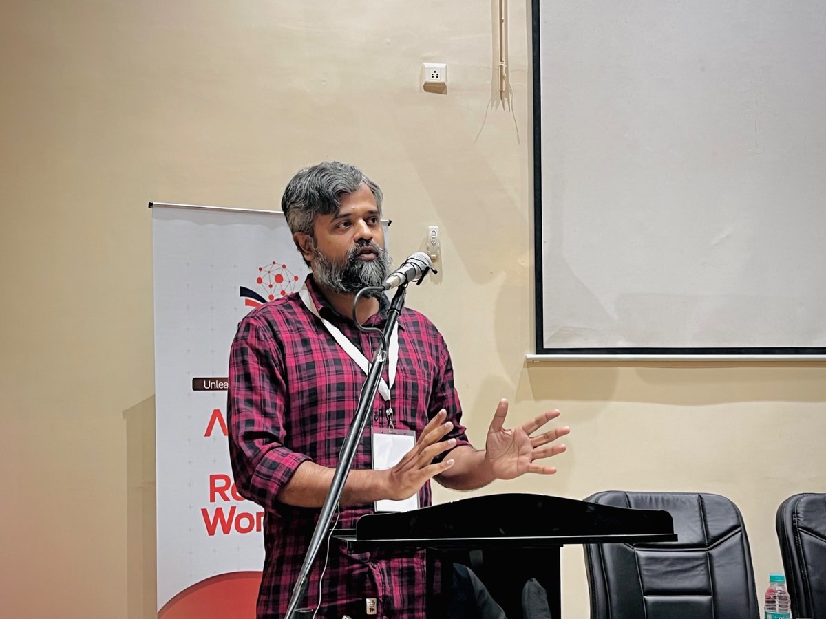 CenterForStudy1's tweet image. The &quot;Advanced Level Research Workshop&quot; titled &quot;Unlearn – Envision – Reframe – Rebuild&quot; was held at AMU, Aligarh, on 1–2 Nov 2025. 

Session 1 featured Dr. Mohammed Rizwan, followed by Dr. Irfanullah Farooqui who discussed navigating complexity and evolution in knowledge systems.