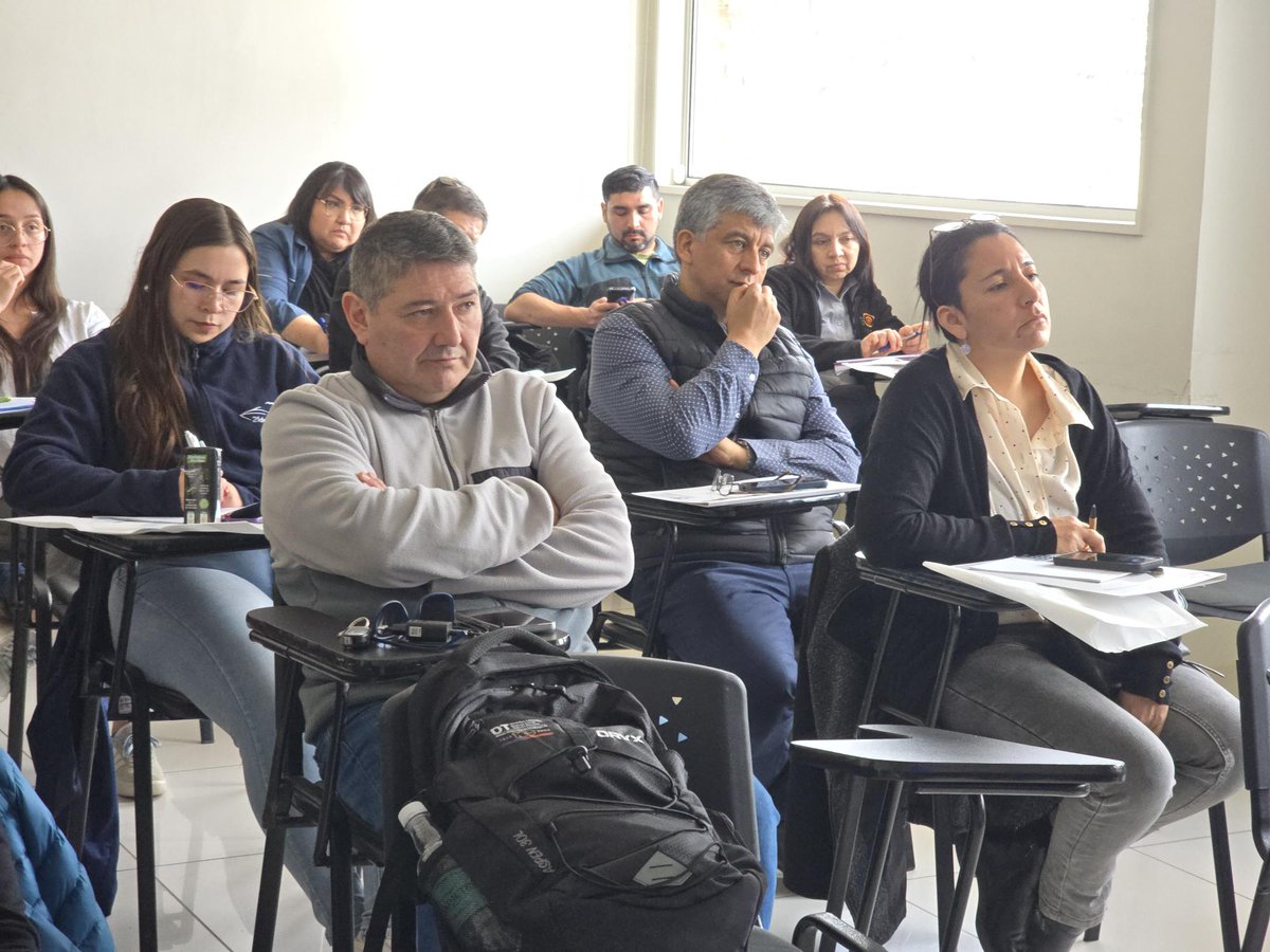 En visita a Ultima Esperanza, de la Sra. Subdirectora y Hernán Larrain Rojas, Jefe de la Unidad Inspectiva se realizó actividad con el sector Turismo y la Cámara de Turismo de la provincia con sus asociados