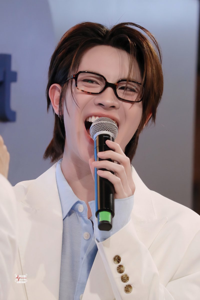 jjrchan's tweet photo. ยัย เอิ๊กอ๊ากมาก 🤲🩷
#LenskartxTleFirstone
#firstone @firstone_wnk https://t.co/7IHKDioFSC
