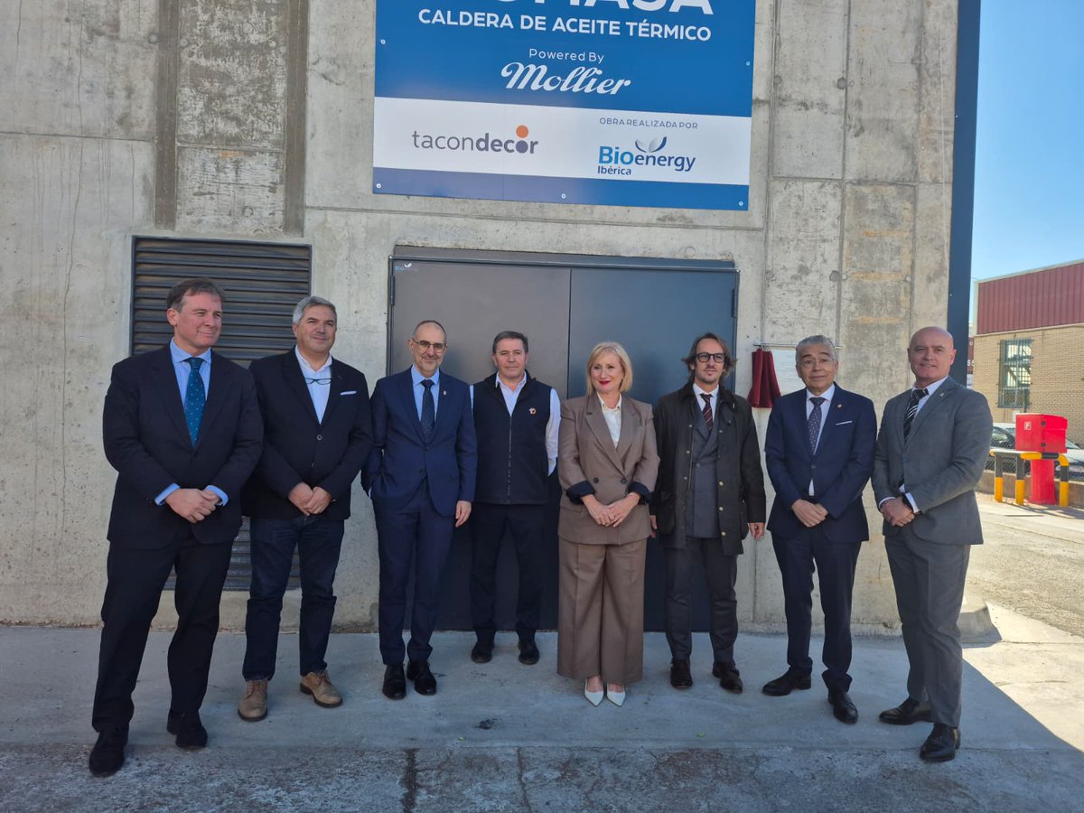 LeticiaGarciaZa's tweet photo. En la planta de biomasa de @Bioenergyberica,  en Tacón Decor.
Ejemplo de nuestro potencial para liderar la sostenibilidad, la descarbonización industrial y la autonomía energética
 La @jcyl acompañando a las empresas que apuestan por la independencia y la eficiencia energética https://t.co/RkoUST5MAt