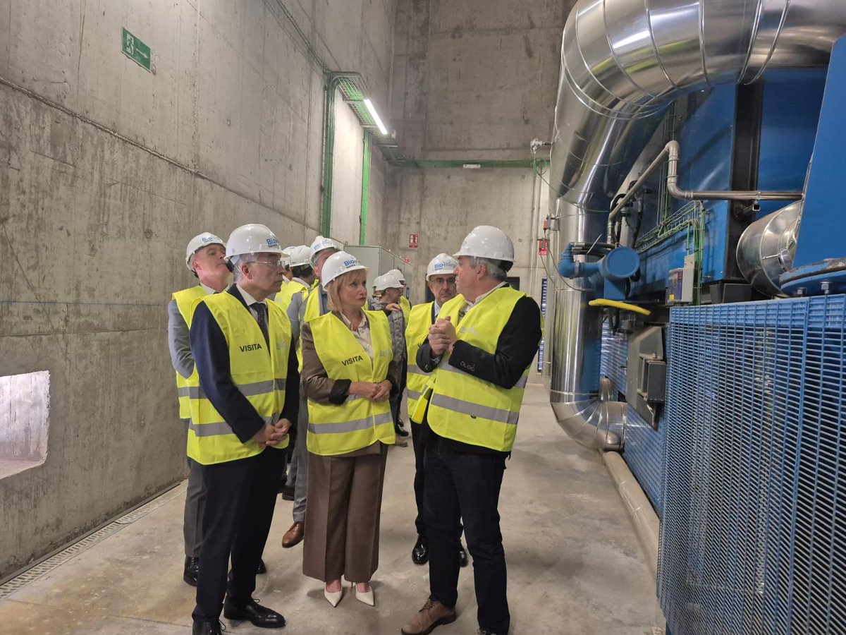 LeticiaGarciaZa's tweet photo. En la planta de biomasa de @Bioenergyberica,  en Tacón Decor.
Ejemplo de nuestro potencial para liderar la sostenibilidad, la descarbonización industrial y la autonomía energética
 La @jcyl acompañando a las empresas que apuestan por la independencia y la eficiencia energética https://t.co/RkoUST5MAt
