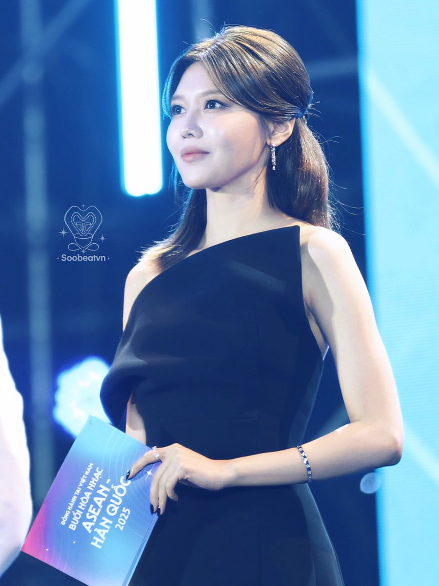 Thật sự muốn nựng cái má bánh bao của Sooyoung quá🤏🏻🩷
#Sooyoung #Choisooyoung #snsd #girlsgeneration
