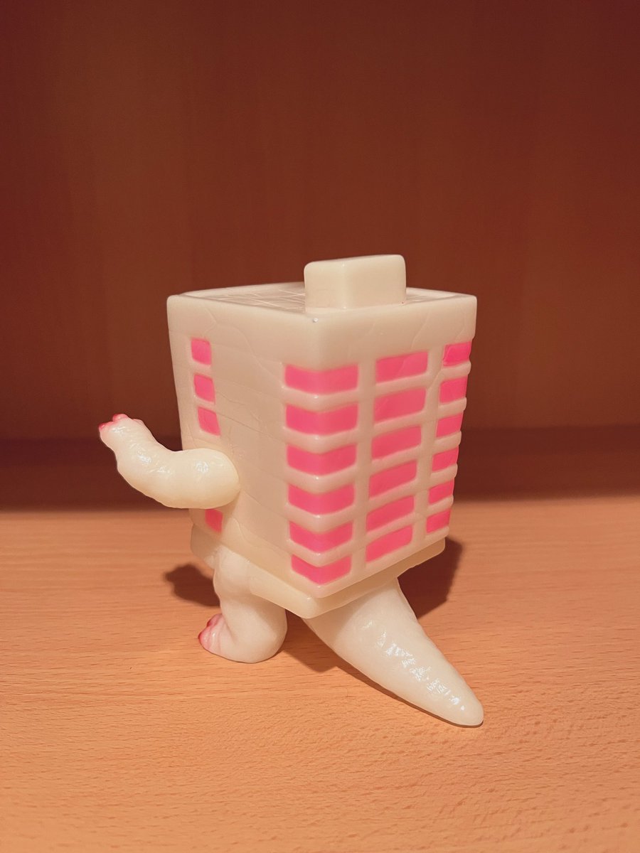 riku_kirinchan's tweet photo. #sofviQ 戦利品 その4
#サンガッツ本舗 さんの #ビル獣
ソフコンでは逃してしまったのですが
今回は無事お迎えできました〜🏢
お安いのをいい事にサンガッツさん作品だけでもう4つ(笑)
妖怪系も可愛いし、版権物もいつかは欲しいのよ…
まだまだ増えそうです😅
あとこの子めっちゃ光ります✨️ https://t.co/iw6pk6tq9A