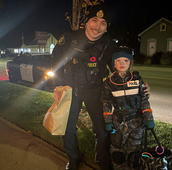 OPP_WR's tweet photo. #HuronOPP officers were out in full force during #Halloween2025 festivities in #Huroncounty
They handed out hundreds of goodies in various communities to great kids with awesome costumes!
#OPP #CommunityEngagement @GoderichTourism @SouthHuron @ACWTownship #huroneast #howick #bluewater @CentralHuron @morristurnberry #northhuron #FootPatrolling #Halloween ^cs.