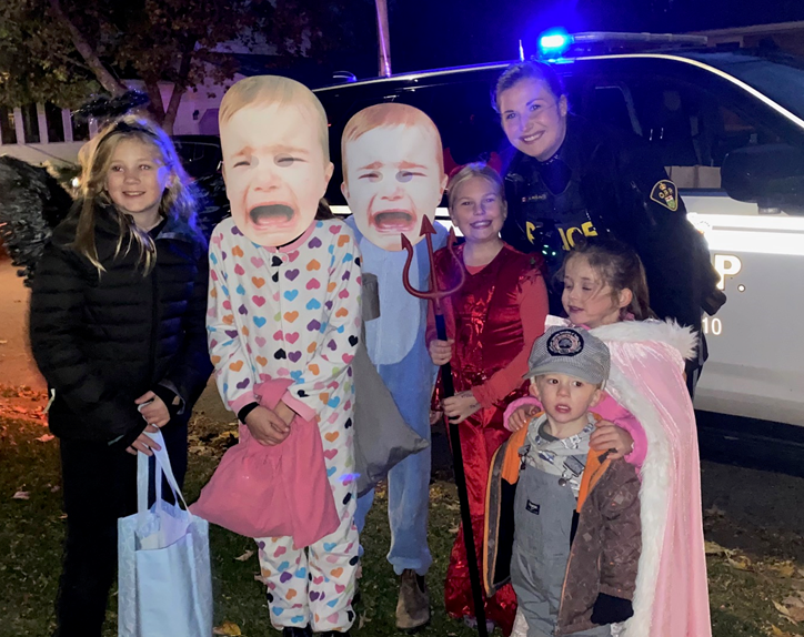 OPP_WR's tweet photo. #HuronOPP officers were out in full force during #Halloween2025 festivities in #Huroncounty
They handed out hundreds of goodies in various communities to great kids with awesome costumes!
#OPP #CommunityEngagement @GoderichTourism @SouthHuron @ACWTownship #huroneast #howick #bluewater @CentralHuron @morristurnberry #northhuron #FootPatrolling #Halloween ^cs.