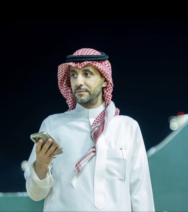 #الخيل
#شعر
#سبيع 

قصيده متواضعه 
الى القدير : فراج بن عبدالله السبيعي

تدور الليالي والذهب صافي مايبور
ولو طالت الايام مايختلف قدره

مثل وافي معروف شيخ طويل شبور
تماري به السبعان من طيبه و ندره

#عبدالعزيز_الأسلمي