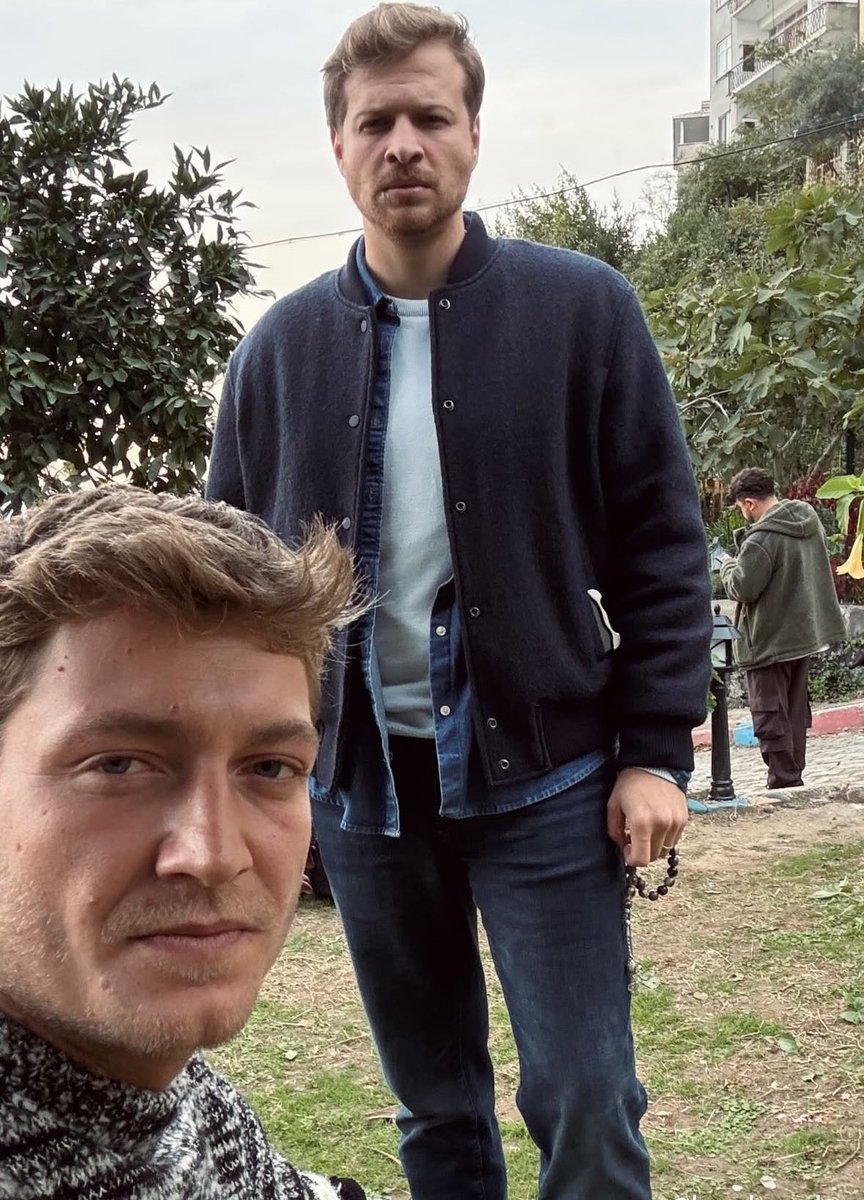 bi sarışından daha iyi bi sey varsa o da iki sarışın