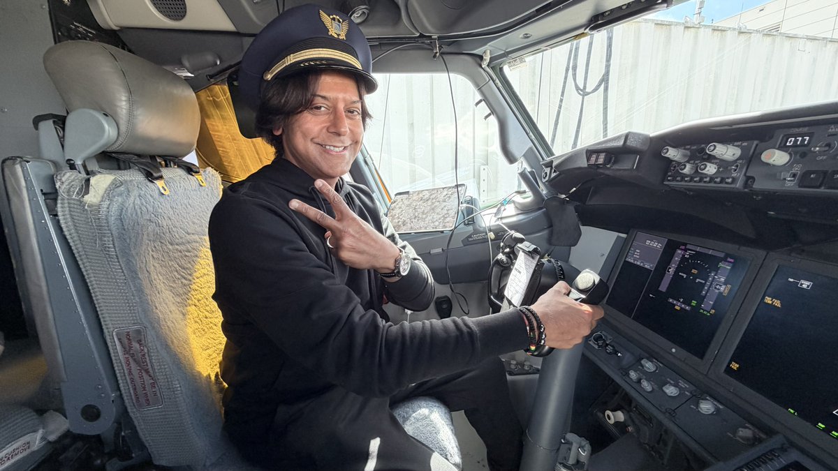 BhattFoundation's tweet image. Flying high with one of the best @United, led by outstanding @UnitedPilots and iconic @BoeingAirplanes. The pride of @America taking the world further. 🇺🇸🛫🌍✈️