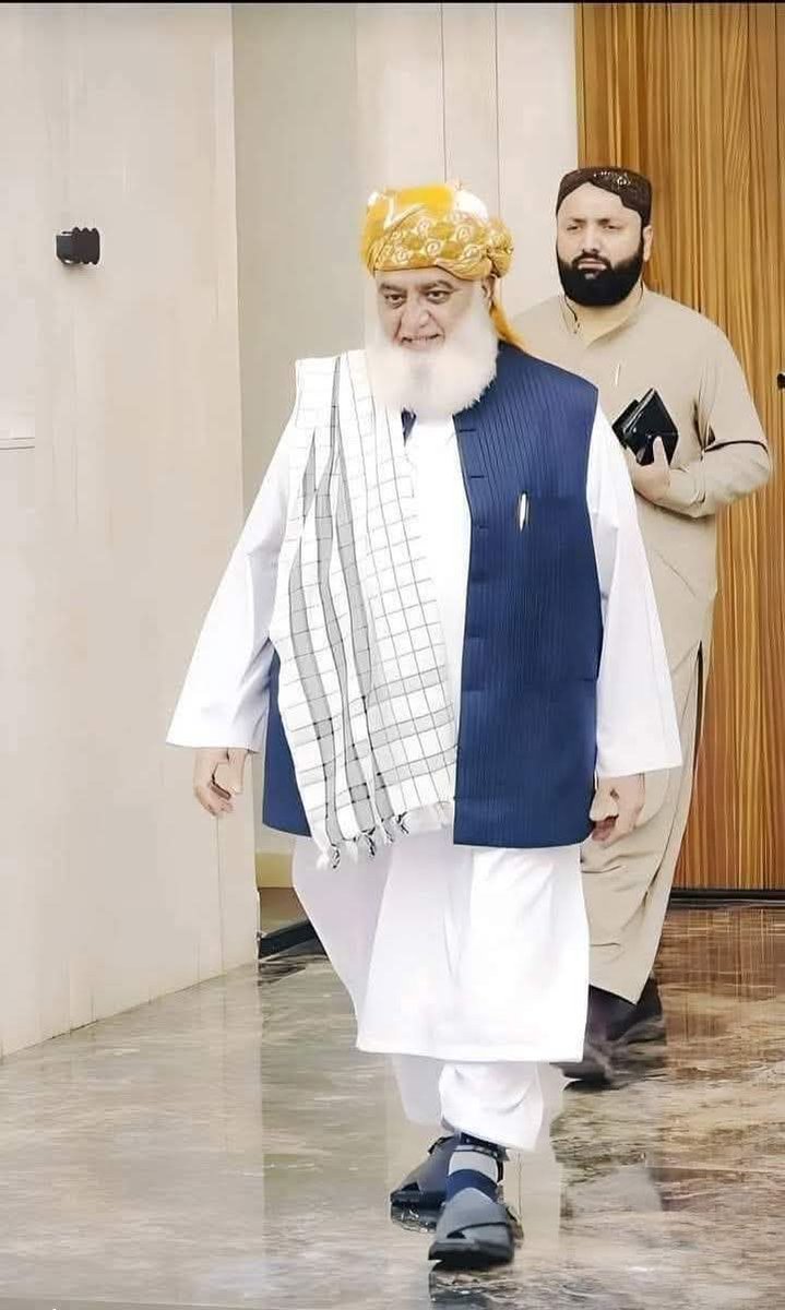 تم مانو یا نہ مانو 
مولانا فضل الرحمن صاحب ایٹم بم کا دوسرا نام ہے