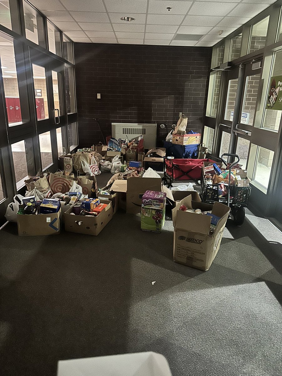 StmaAd's tweet image. Thank you to everyone who contributed to the Trick or Can event sponsored by the STMA NHS Friday night!  Over 3500 items were donated and delivered to the Hanover Food Shelf after the event. 

Great job by our NHS students giving back to our community!