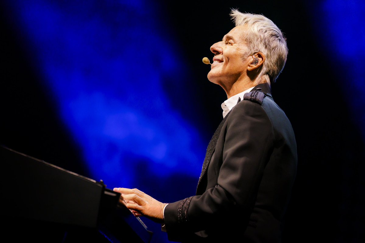 ClaudioBaglioni's tweet image. #ClaudioBaglioni 
#PianoDiVoloSOLOtris 

📷 Angelo Trani