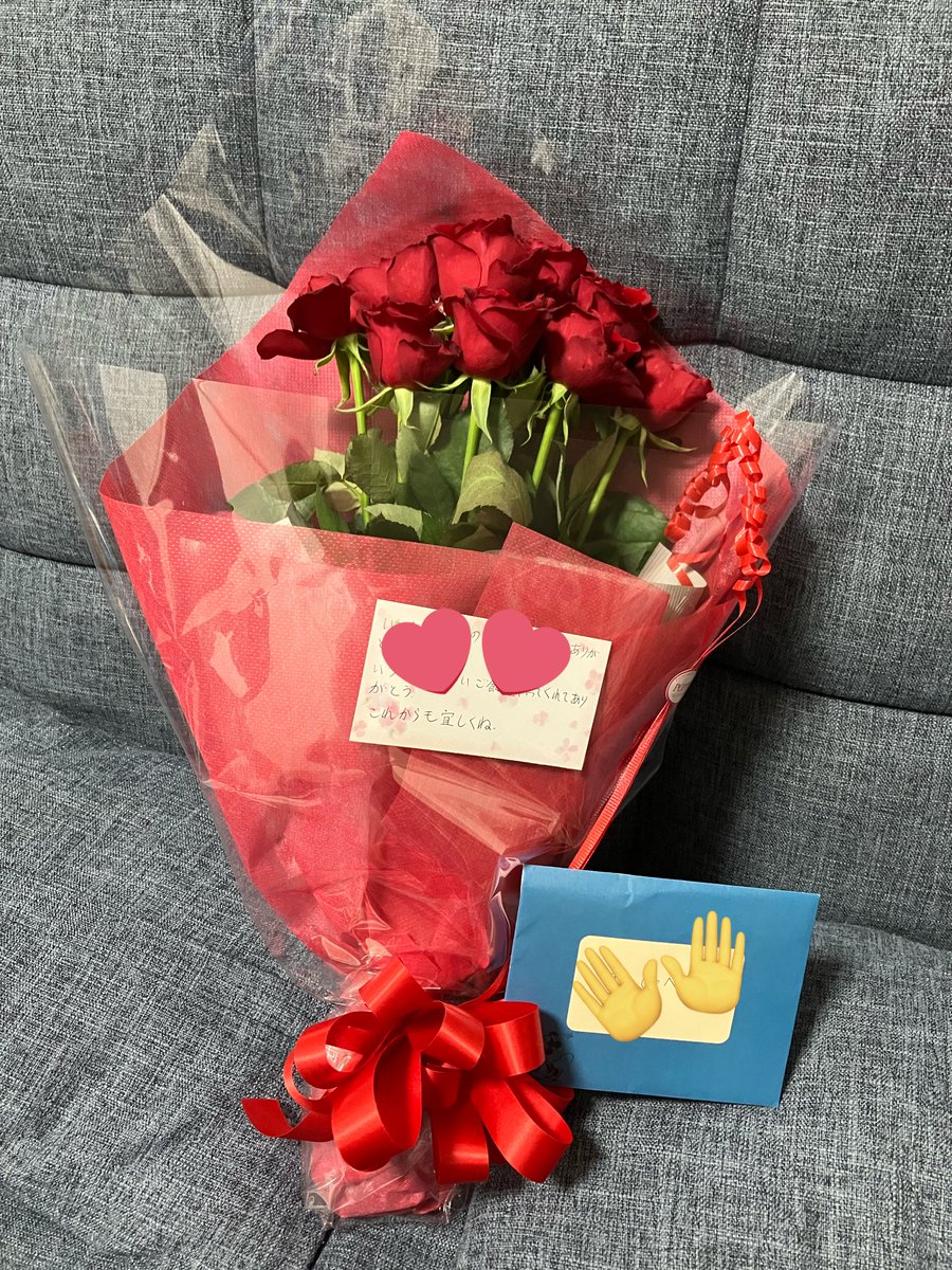 ccsakura_s2's tweet image. 今日は結婚記念日でした〜😍
なのでお義母さんに👶お願いしてディナー🍽️だけ2人で行ってきました🥲
サプライズの花束と手紙、ケーキもあって日々育児頑張ってて良かったなーって思いましたとさ🎁
お勉強はあんまりできなかったけど明日からまた頑張ります💪✨