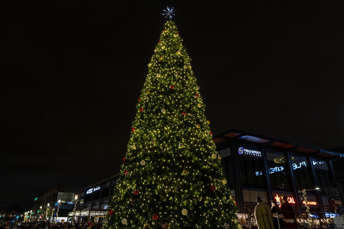 ottawaxmasmkt's tweet image. SAVE THE DATE 🎄✨

The Ottawa Christmas Market opens for the 2025 season on Friday, November 21! 

Tree lighting kicks off the holiday season at 6PM 🎄

WEEK 1 HOURS:
🎄Friday, November 21 5PM - 10PM
⭐️ Saturday, November 22 10AM - 10PM
❤️ Sunday, November 23 10AM - 8PM