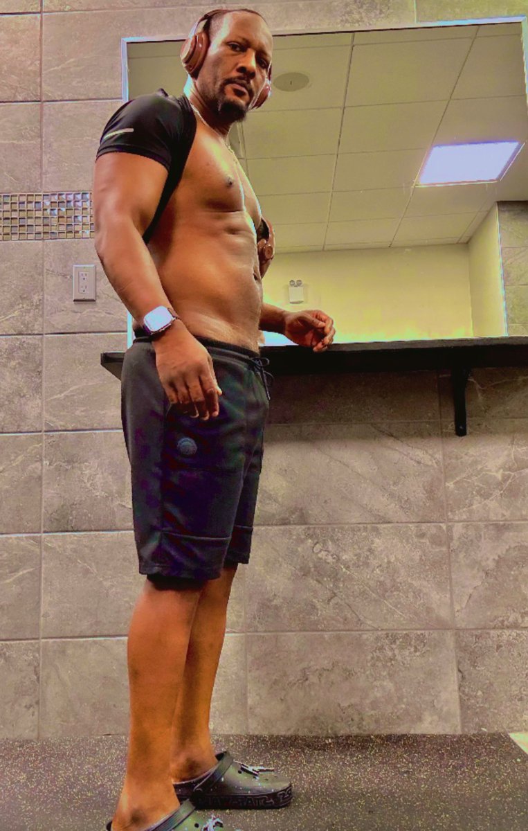 Cuddle buddy &amp; 🪴🌿🪴💨 apps are open 😝