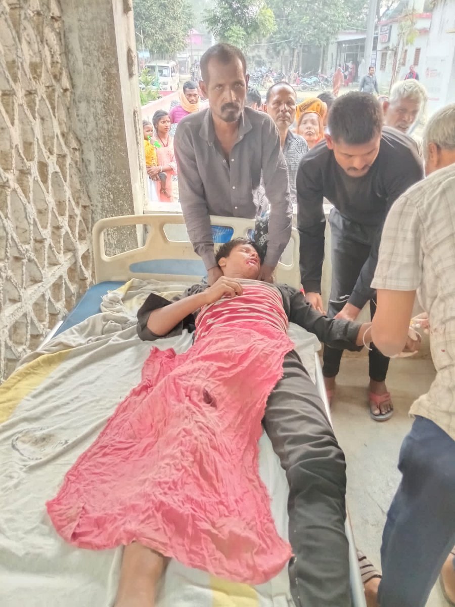 prabhatkhabar's tweet image. Bihar: पूर्णिया में दर्दनाक सड़क हादसा, दो बाइकों की आमने-सामने टक्कर में दो युवकों की मौत, दो गंभीर रूप से घायल.
#Biharnews #Purnia #Biharupdate  #Purnianews #Breakingnews #RoadSafety #RoadAccident #Accidentnews #Prabhatkhabar