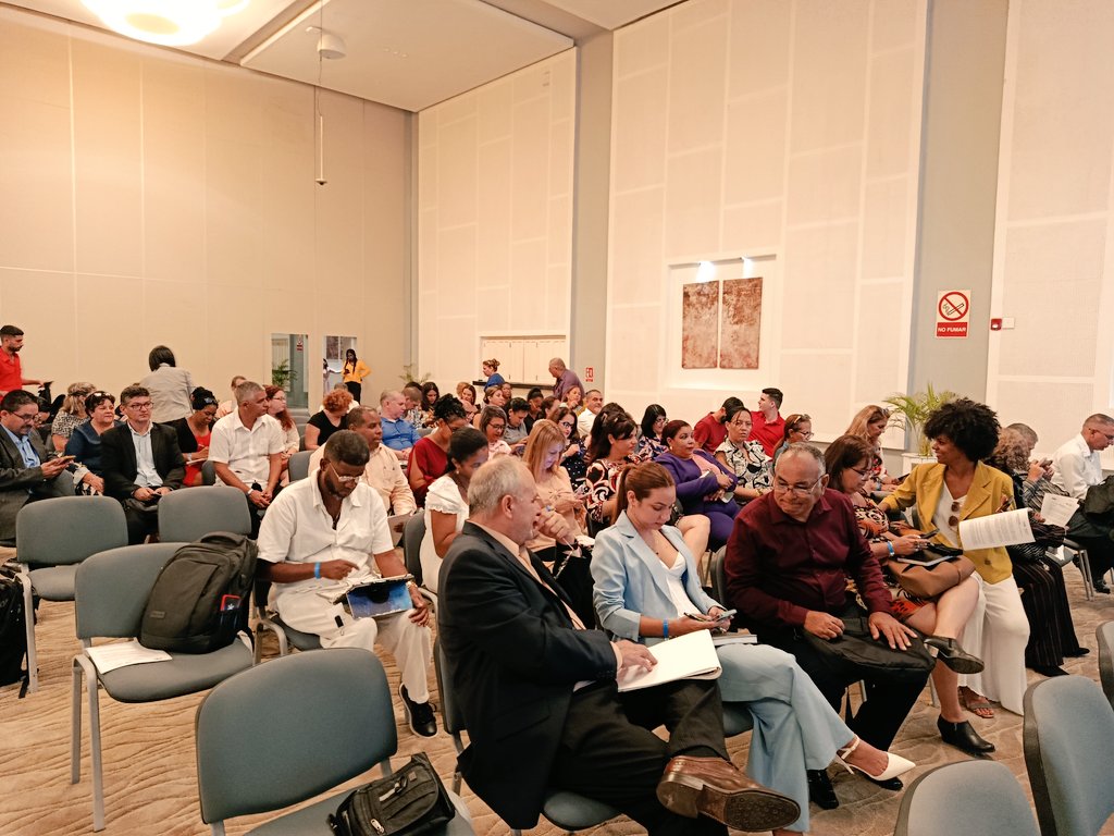 AuroraFdez19's tweet image. Comienza el Diplomado superior en política y gestión de la ciencia y la tecnología en Iberoamérica organizado por OEI, CLACSO y CITMA, coordinado por Daniel Filmus.
Preside Andrés Delich, secretario general adjunto de OEI y Andrea Armas, directora general de @citmacuba #CITMA