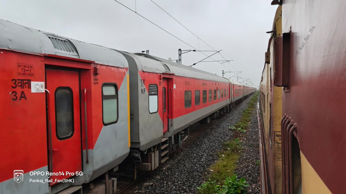 नवादा होते हुए <a href="/RailNf/">Northeast Frontier Railway</a> का खाली रैक किऊल के तरफ जाते हुए देखा गया है।

हम <a href="/drm_kir/">drmkatihar</a> से मांग करते हैं कि निम्न में से कोई एक जगह के लिए ट्रेन चलाया जाए किऊल_नवादा होते हुए:-

🚆 कटिहार से मुंबई via किऊल, नवादा 
🚆 कटिहार से हैदराबाद via NWD 
🚆 कटिहार से बंगलौर वाया नवादा 

<a href="/drmsbc/">DRM Bengaluru</a>