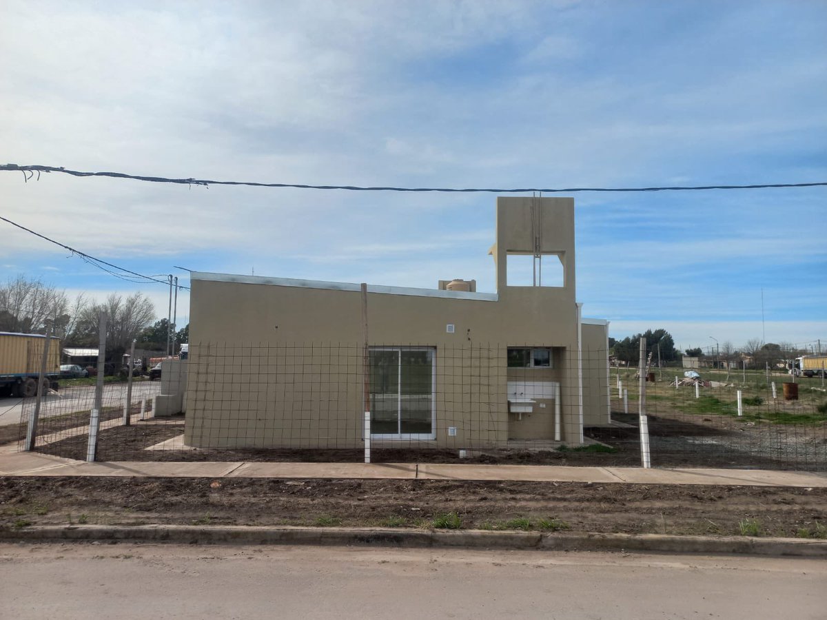 MinHabitatPBA's tweet image. ¡Casi listas los hogares en #Oriente! Mirá cómo vienen las viviendas que tenemos #EnMarcha en #Dorrego. 
Cumplimos con la voluntad política de nuestro Gobernador y con el objetivo de mejorar la vida de las familias que pronto estarán disfrutándolas.