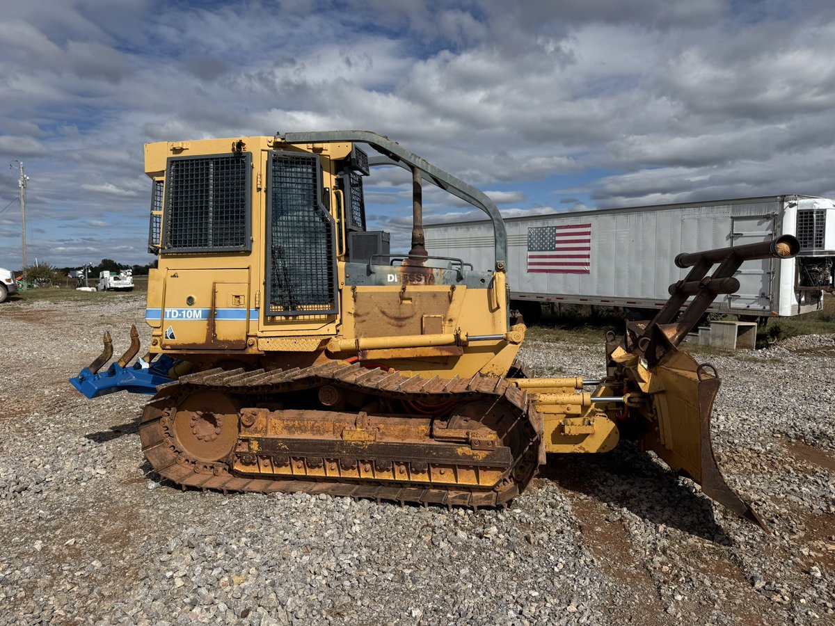 Dressta TD10-M Bulldozer
+NEW CONSIGNMENT+
One Owner
Cummins Diesel
Legal Load
Low Hours
Runs &amp; Operates Excellent
Lots Of Power
$49,950
i35equipment.com/bulldozer 🇺🇸 #bulldozer #BulldozerForSale #dressta #dresser #dresstabulldozer