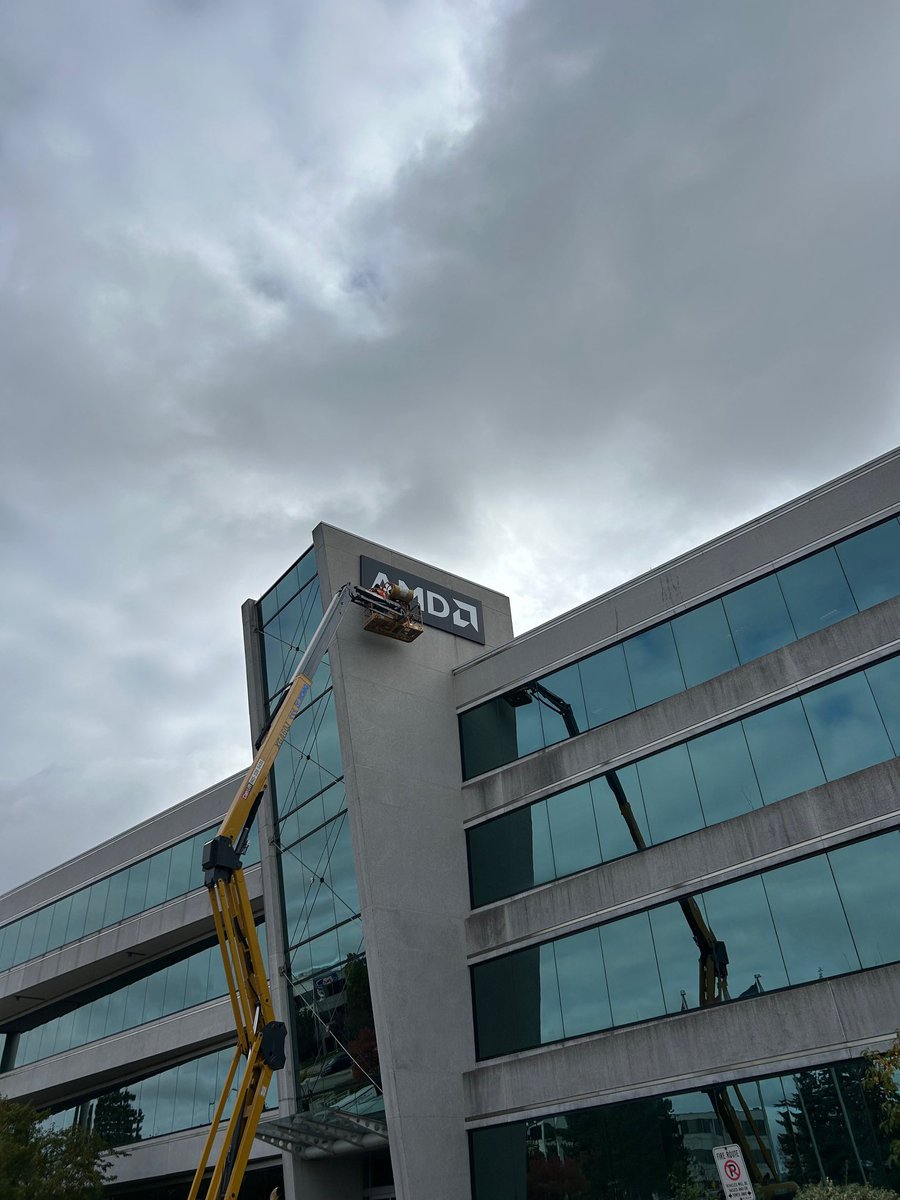 LED_SolutionsCA's tweet image. 65 feet in the air, four massive LED upgrades for AMD in Vaughan. When tech leaders trust you to light up their brand, you make it shine brighter than ever. ⚡ #LEDSolutions #Signage #AMD #VaughanBusiness
