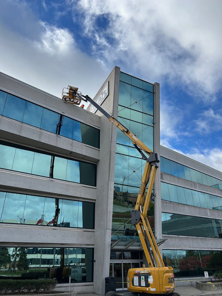 LED_SolutionsCA's tweet image. 65 feet in the air, four massive LED upgrades for AMD in Vaughan. When tech leaders trust you to light up their brand, you make it shine brighter than ever. ⚡ #LEDSolutions #Signage #AMD #VaughanBusiness