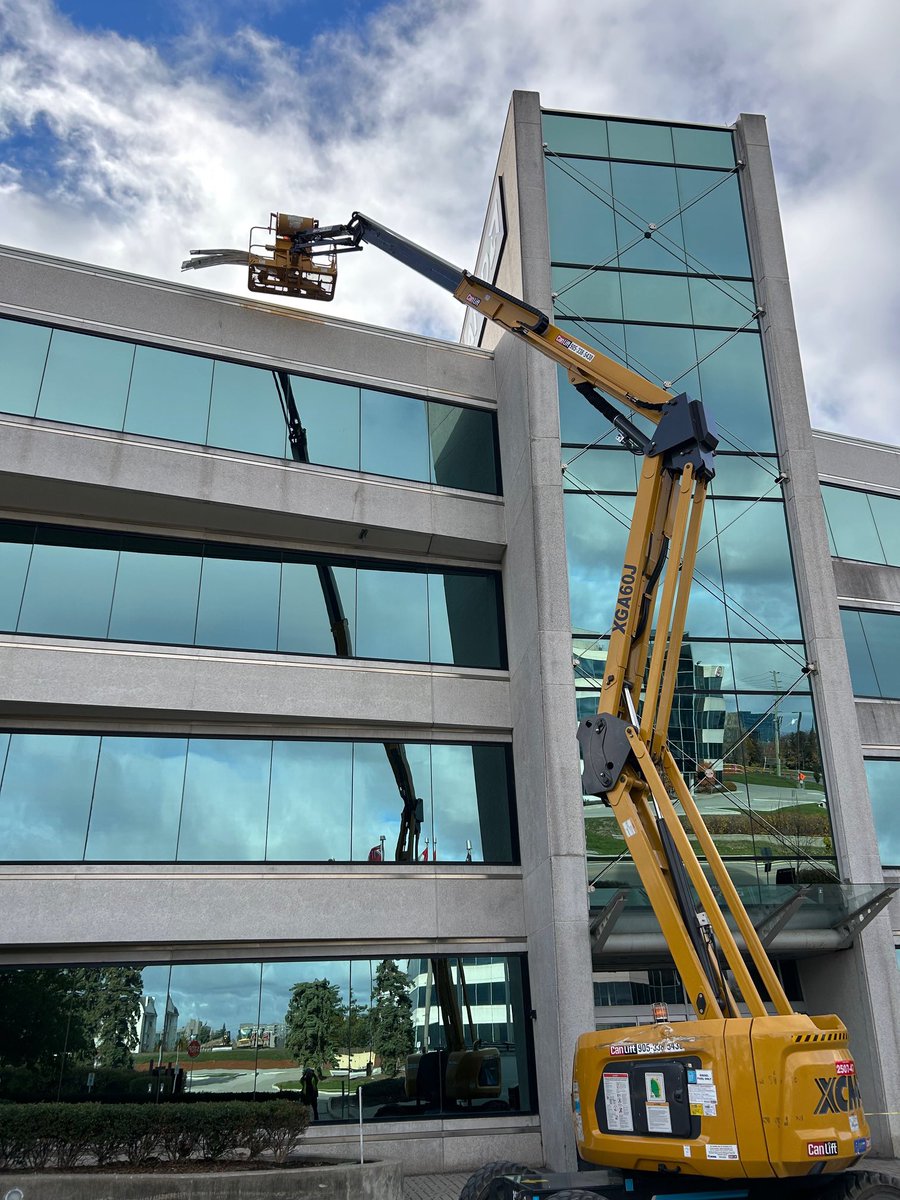 LED_SolutionsCA's tweet image. 65 feet in the air, four massive LED upgrades for AMD in Vaughan. When tech leaders trust you to light up their brand, you make it shine brighter than ever. ⚡ #LEDSolutions #Signage #AMD #VaughanBusiness