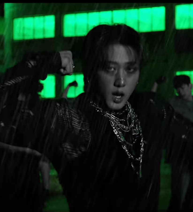 hollowbinnie's tweet image. the idol                 vs.            the photocard