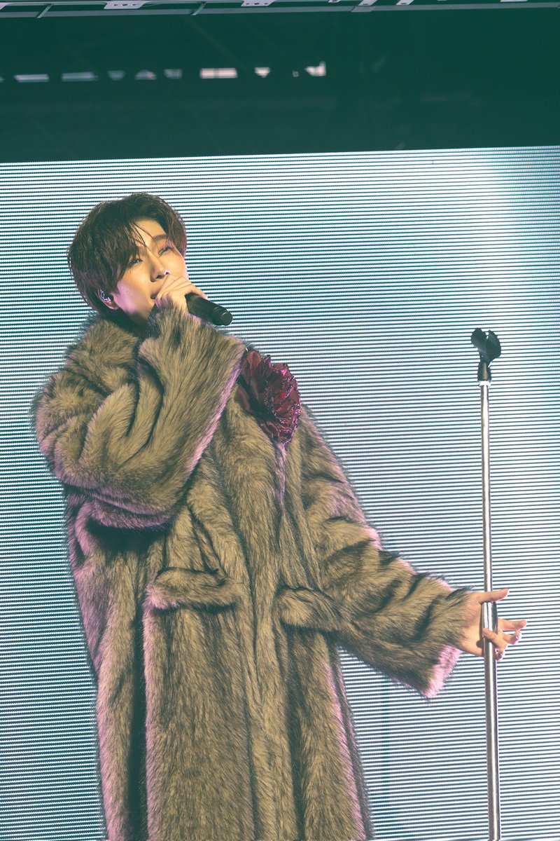 Praewdaily's tweet image. “ปอนด์ - ภูวินทร์” ระเบิดความฟิน 3 วันเต็ม! ในงาน “POND PHUWIN RENDEZVOUS FANCON” จัดเต็มโชว์สุดอลัง สร้างปรากฎการณ์พุ่งขึ้นเทรนด์ X “อันดับ 1” ของโลก 3 วันติด!! 

#PondPhuwinFancon #PondPhuwin #ปอนด์ภูวินทร์ #Praewmag