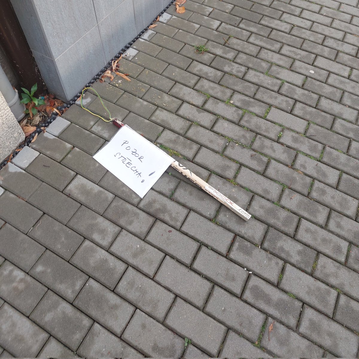 Ty hlupáku to je chodnik