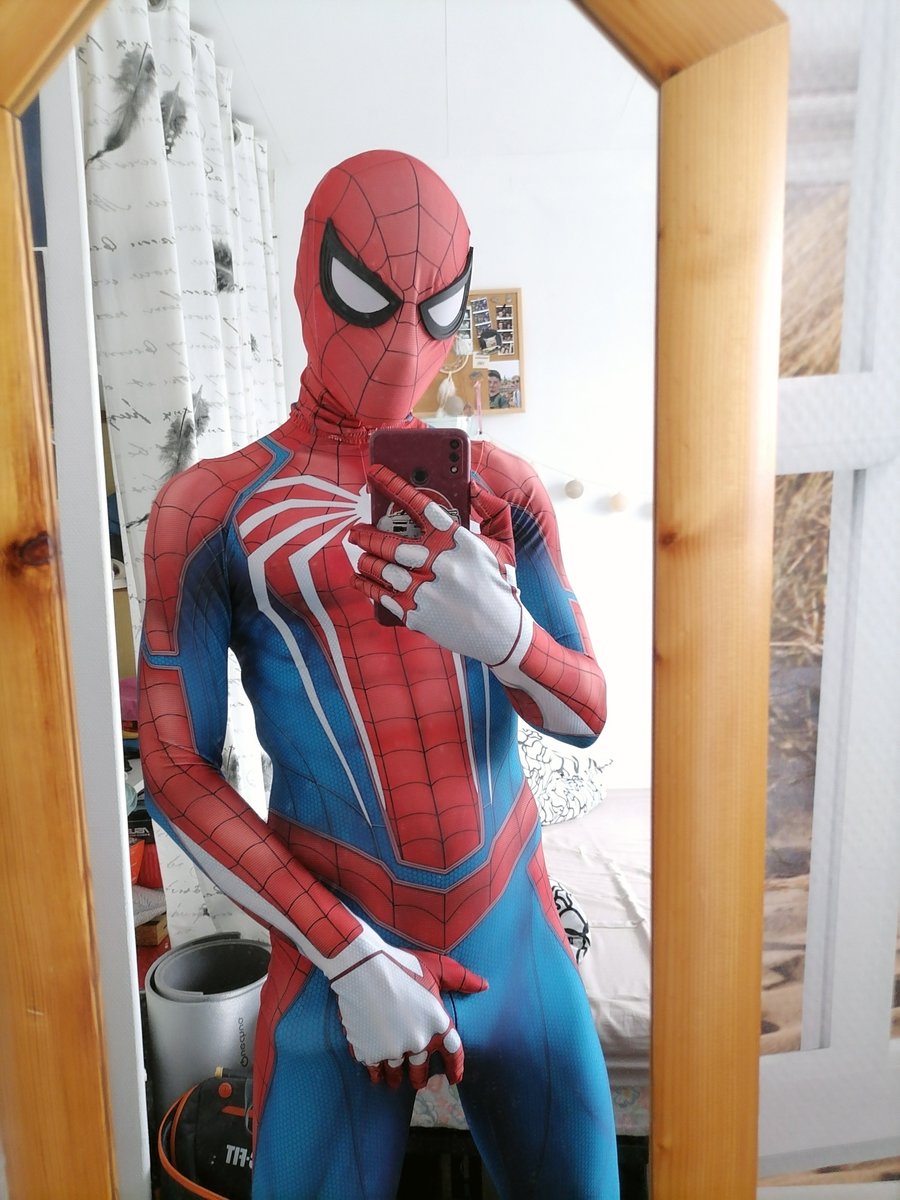 Everytime I wear this suit it makes me rock hard, let me tell you I came right after taking that pic 👀

Want to see more of that huge hard dick? Check my OF here: onlyfans.com/duskyad