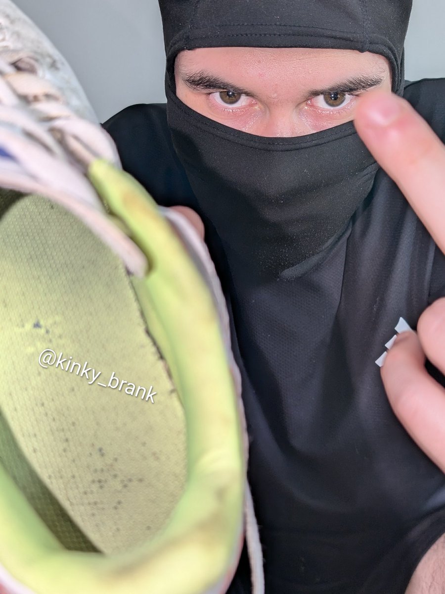 Berlin 14-17 noviembre, ready to serve a real master? 
#sockfetish #sneakerfetish #footfetish #malefeet #malesneakers #socks #Nike #Master #slave #drain #feet #sub #findom #alpha