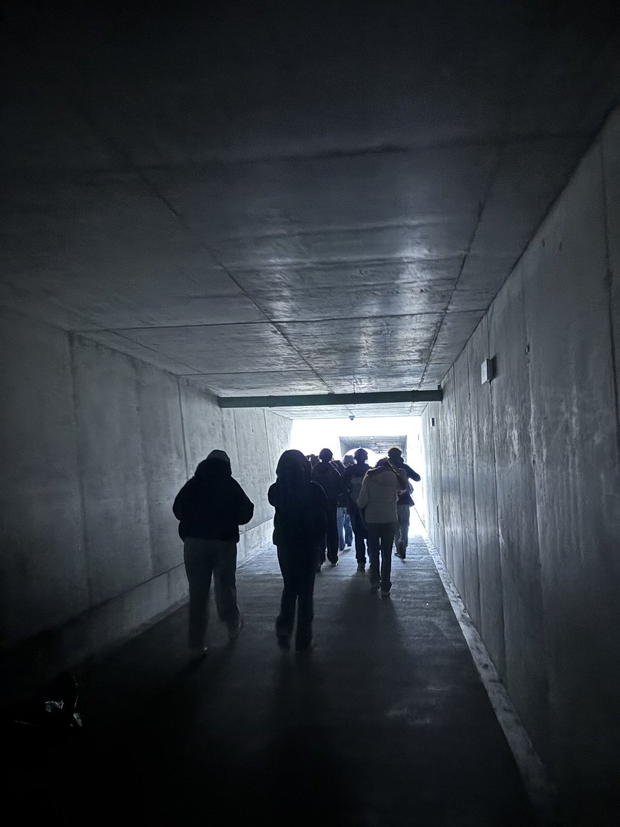 fifoumarate's tweet photo. Jour 1 en #Erasmus de l’échange scolaire entre les élèves de 1ere euro Maths du lycée Beaussier de La Seyne-sur-Mer 🇫🇷 et le lycée Kopernic de Katowice 🇵🇱 : visite du camp de concentration Auschwitz-Birkenau. https://t.co/TVuz5zV9CY