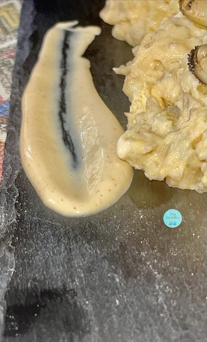 ¿Quieres probar una versión diferente y deliciosa de la clásica ensaladilla rusa?  
Hoy en #MisRecetillas os traigo mi ensaladilla rusa de mejillones, coronada con un alioli de escabeche que le da un toque único y lleno de sabor. 🌟  Ideal para sorprender en cualquier mesa
