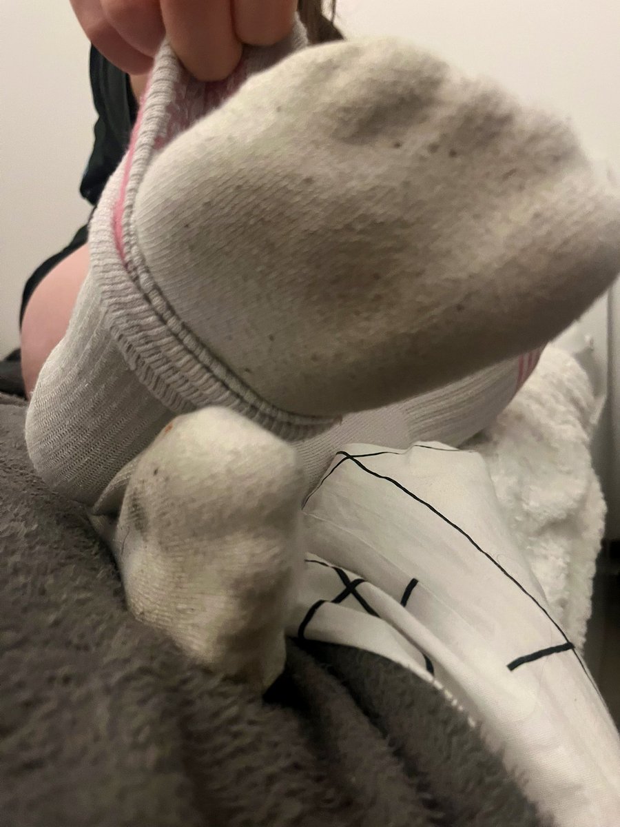 🧦• ça te plaît mon chien ? Tu aimerais que je les retires hein 🤭. Et si tu venais m’aider ? Tu as le droit d’y mettre ta truffe ! 😌
#feet #feetfetısh #girlsocks #socks #pied #domina #soumis #femdomfeet #findom <a href="/rt_feet/">Feet RT PROMO 💯K</a> <a href="/rt_domm/">RT Femdom & Feet models 5.7k</a> <a href="/FindomPromoHQ/">FindomPromoHQ | RT PROMO</a> <a href="/AntoRT34/">Rt fr feet bac à glaires</a> <a href="/FeetForumArea/">Foot Fetish Forum</a>