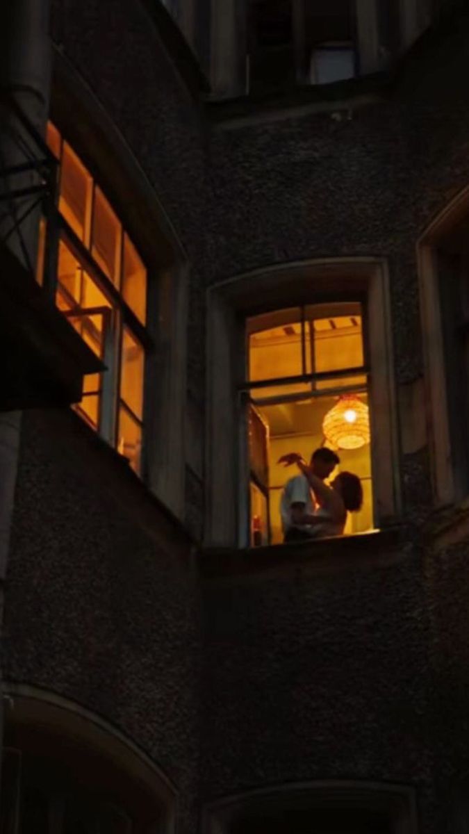 _mostlypat's tweet image. The house
glows when she enters
walls tell stories
paint, memories
chimes whirls
earthen swirls
mundane becomes luminous
isnt a temple built by hands
but by her presence —
her knowing 
nurturing 
stillness 
her flame 
as she turns 
#domestic into - A Home. 💜
#vss365 
#patstring