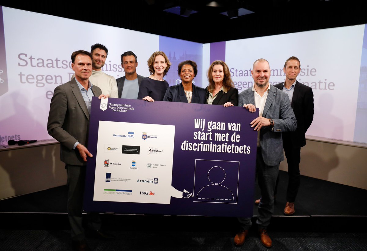Vandaag lanceerden voorzitter Joyce Sylvester en <a href="/MinBZK/">Ministerie van BZK</a> Frank Rijkaart in Den Haag officieel de #Discriminatietoets Publieke Dienstverlening. De toets helpt organisaties discriminatierisico's proactief aan te pakken. Zie: …mmissietegendiscriminatieenracisme.nl/actueel/nieuws… en discriminatietoets.nl.