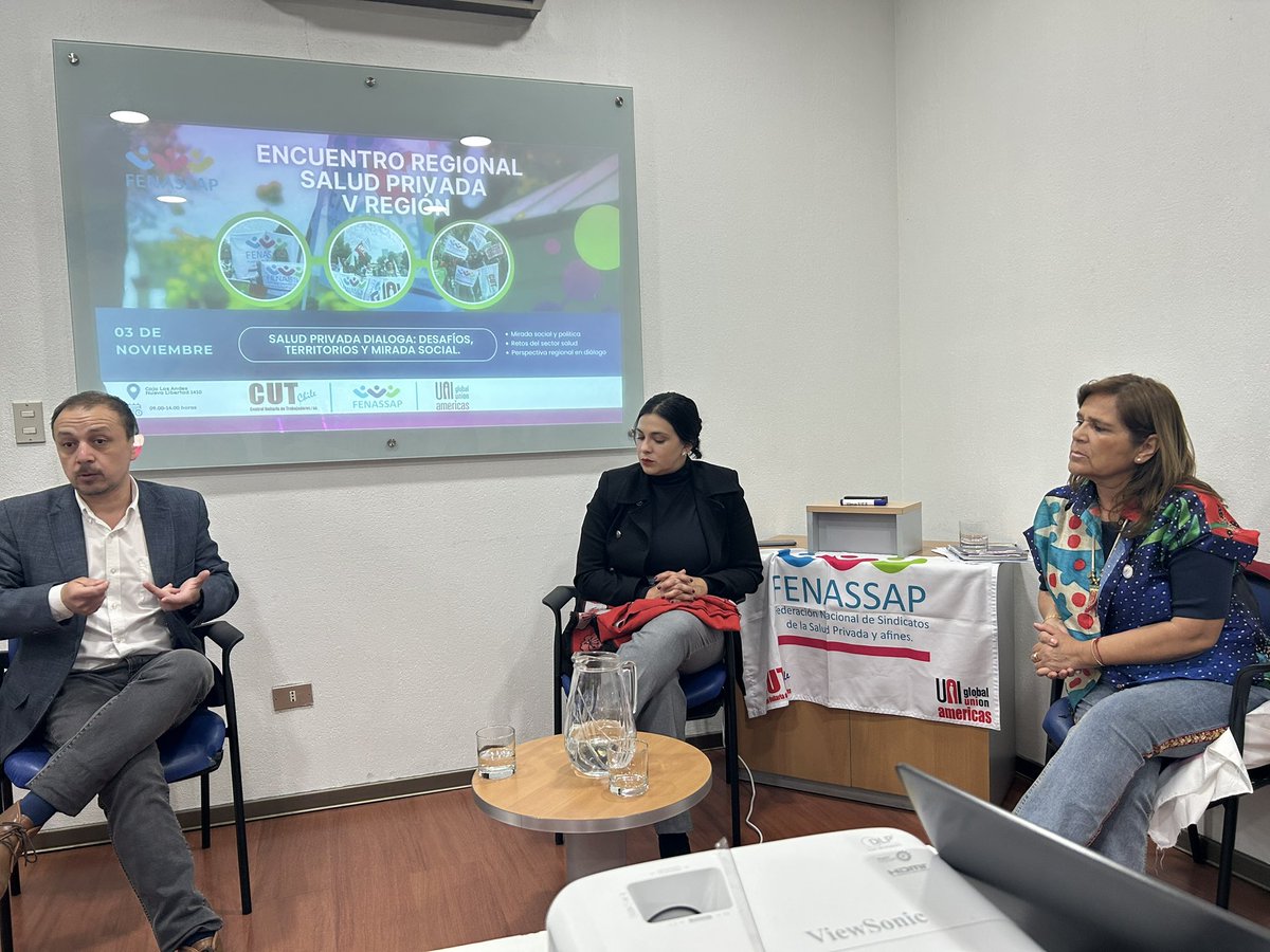 📍Nos encontramos en el Encuentro Territorial #Valparaíso, participando en un espacio de diálogo sobre la contingencia, junto a diputados <a href="/KarolCariola/">Karol Cariola Oliva</a> y <a href="/luiscuellop/">Luis Cuello Diputado</a> junto a representantes de sindicatos regionales.
👉🏻Avanzando en fortalecimiento y unidad sindical. ✊🏼