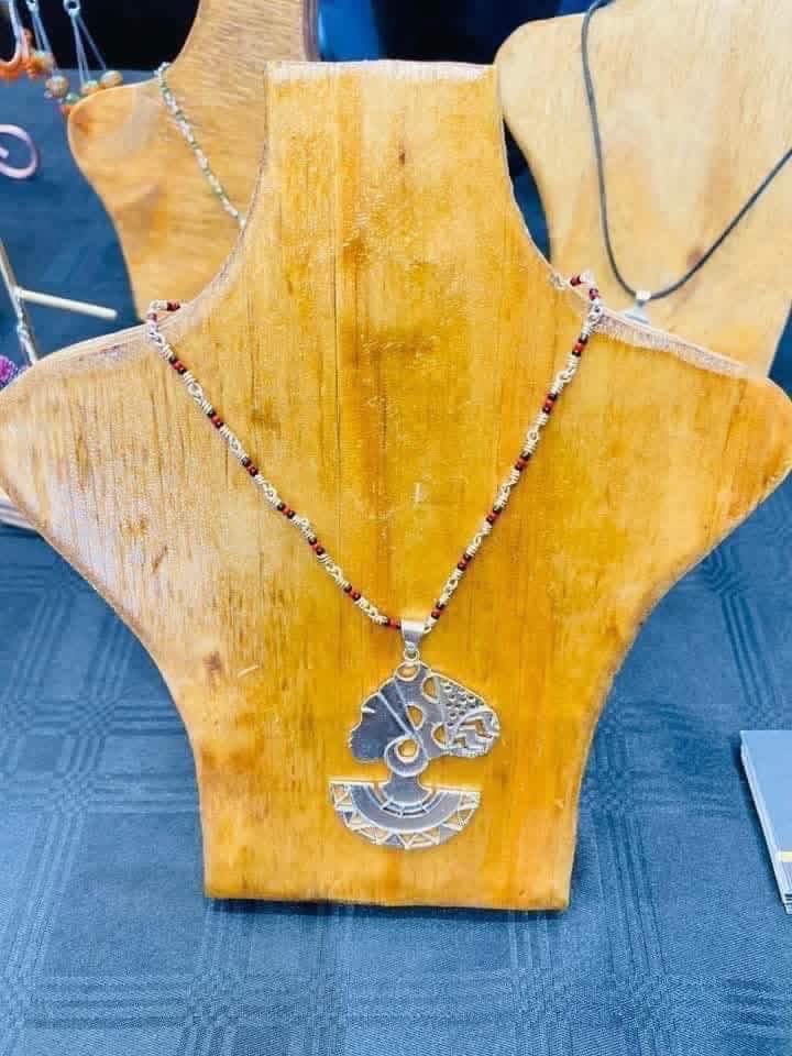 LimpsJewellery's tweet photo. Introducing the African Woman with a Doek Pendant, a powerful tribute to the strength, grace and beauty of married African women. Inspired by the traditional doek, a symbol of respect and culture, this stunning piece is crafted from sterling silver and adorned with vibrant glass https://t.co/MVDvxwyr23