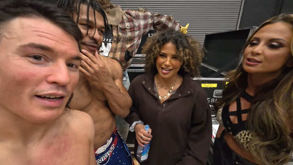 SpeedballBailey's tweet photo. NEW VLOG is out and it's EXTRA SPOOKY!
Backstage terror from #AEWDynamite and #AEWCollision Fright night featuring conversations with many of your favorites including Tony Schiavone (Allegedly)
Can't miss it!
The link is RIGHT BELOW! https://t.co/aBQj5txbZe