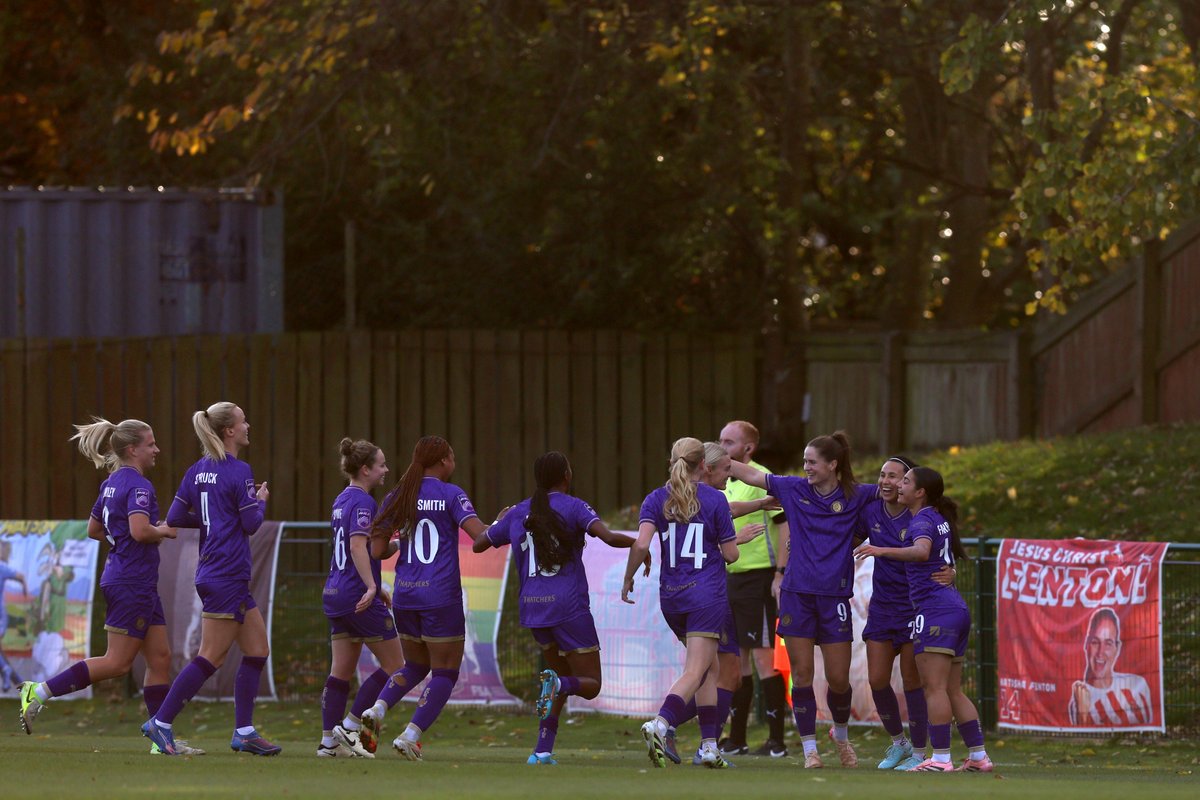 bbcbristolsport's tweet image. 🔴⚪️Coming up on Sound of the City from 6⃣⬇️

⚽️We conduct a post mortem into Saturday defeat for the men with @ELJones95 &amp;amp; @RobinNestBCFC 
⚽️Chat to City Women&apos;s Gemma Lawley after their win at Sunderland
⚽️Hear from @RobinsFound as part of the EFL Week of Action
⚽️Chat to…