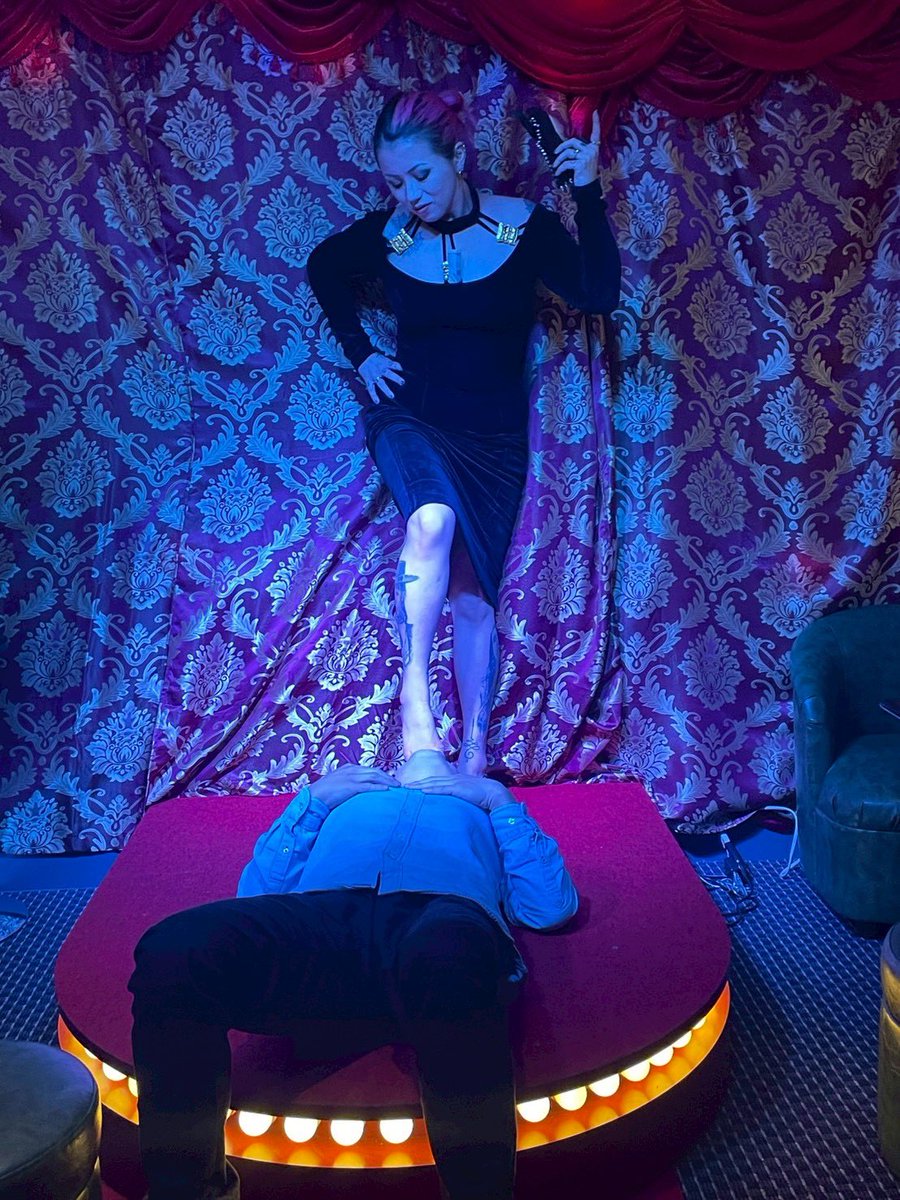 周年前の祝日だったけれどゆみこさんという起爆剤が加わりハッカは大祭り🌙✨

フェスだいフェスだーい！！
ボウイの方の脚を嗅ぐかぎ太郎とワタクシ。