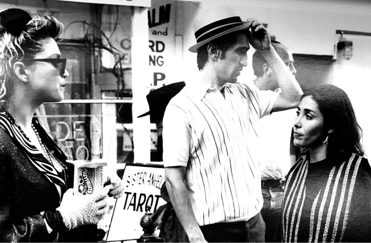 NEW unseen photo from Desperately Seeking Susan 🖤
A rare moment from the set — enjoy! 🎬 #madonna#desperatelyseekingsusan <a href="/Madonna/">Madonna</a>