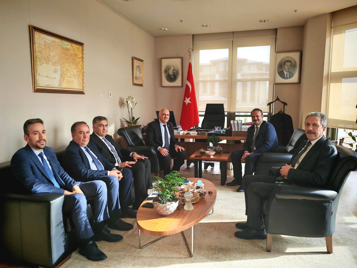 Cumhurbaşkanlığı Destek ve Mali Hizmetler  Genel Müdürü Sn. Mehmet Tuncer’i ziyaret ettik.

Samimi ev sahipliği ve ilçemize olan ilgileri için teşekkür ederim.