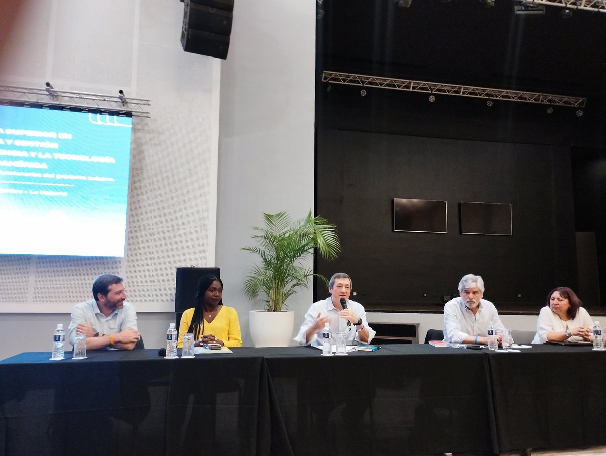 MariaLuisa2023's tweet image. Inauguran Andrés Delich
Secretario Gral adjunto @EspacioOEI, @AndreaArmasRodr y otras personalidades el Diploma Superior en política y gestión de la #ciencia y la tecnología, certificado por CLACSO. 
Excelente oportunidad para fortalecer las competencias🇨🇺 en #CTI. @ArmandoRguezB