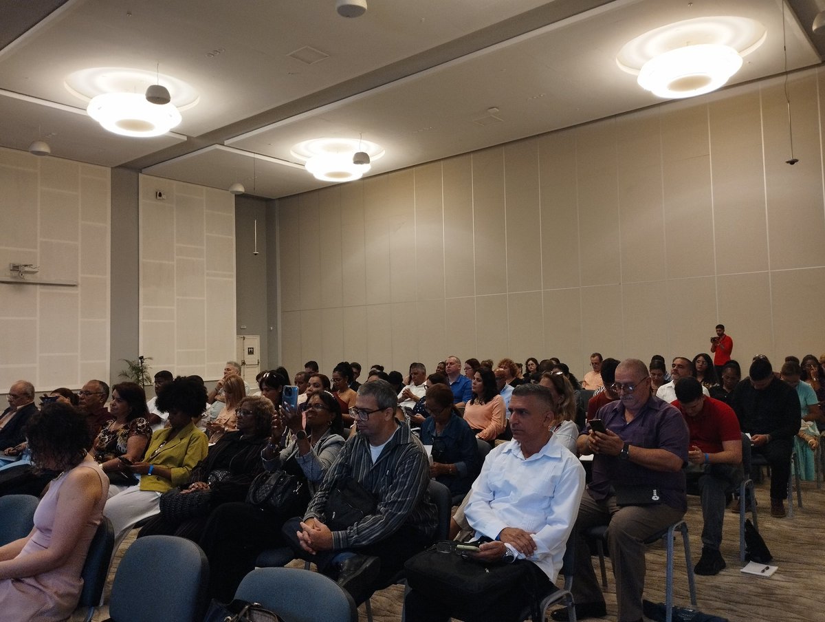 MariaLuisa2023's tweet image. Inauguran Andrés Delich
Secretario Gral adjunto @EspacioOEI, @AndreaArmasRodr y otras personalidades el Diploma Superior en política y gestión de la #ciencia y la tecnología, certificado por CLACSO. 
Excelente oportunidad para fortalecer las competencias🇨🇺 en #CTI. @ArmandoRguezB