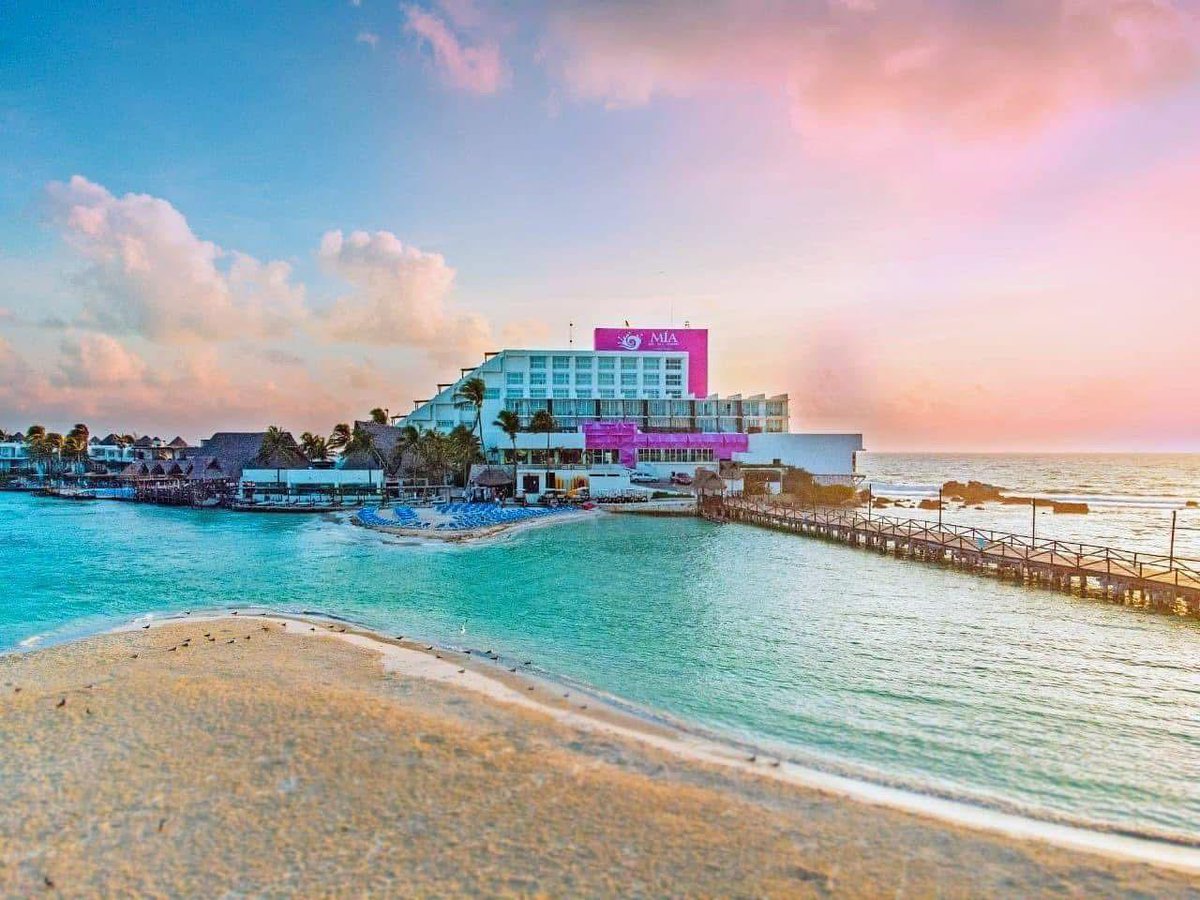 ¡Buenos días! ☀️ 

Con esta imagen que refleja el trabajo diario de nuestras guerreras y guerreros de #Zofemat para mantener la belleza, limpieza y orden de las 𝗽𝗹𝗮𝘆𝗮𝘀 𝗱𝗲 𝗜𝘀𝗹𝗮 𝗠𝘂𝗷𝗲𝗿𝗲𝘀 🏝️, les deseo una excelente y bendecida semana 🤞🏻

#SigamosTransformando🩷