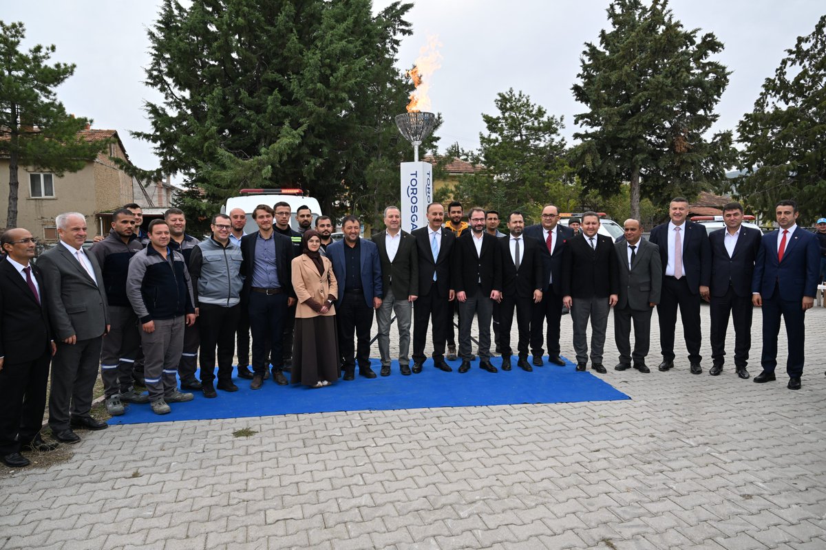 Kılıç Köyümüzün doğalgaza kavuşmasının mutluluğunu hemşehrilerimizle birlikte paylaştık.

Modern yaşamın gereği olan bu hizmetin köyümüze ulaştırılmasıyla birlikte vatandaşlarımızın yaşam Kılıç Köyümüzün doğalgaza kavuşmasının mutluluğunu hemşehrilerimizle birlikte paylaştık.